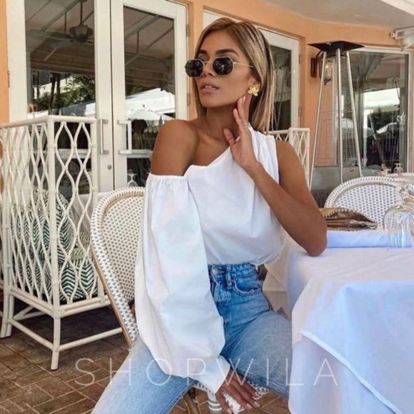 Tops - Trendy one shoulder white puff sleeve top